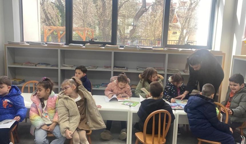Lüleburgaz'da Miniklerden Kütüphaneye Ziyaret