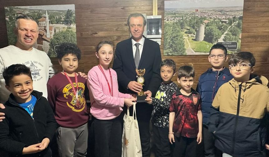 Başkan Özalp’ten Satranç Öğrencilerine Destek
