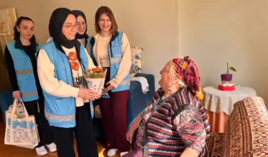 Lüleburgaz’da Gençlerden Bayram Ziyareti