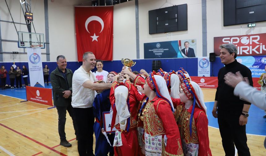 Kırklareli’nde Halk Oyunları Coşkusu
