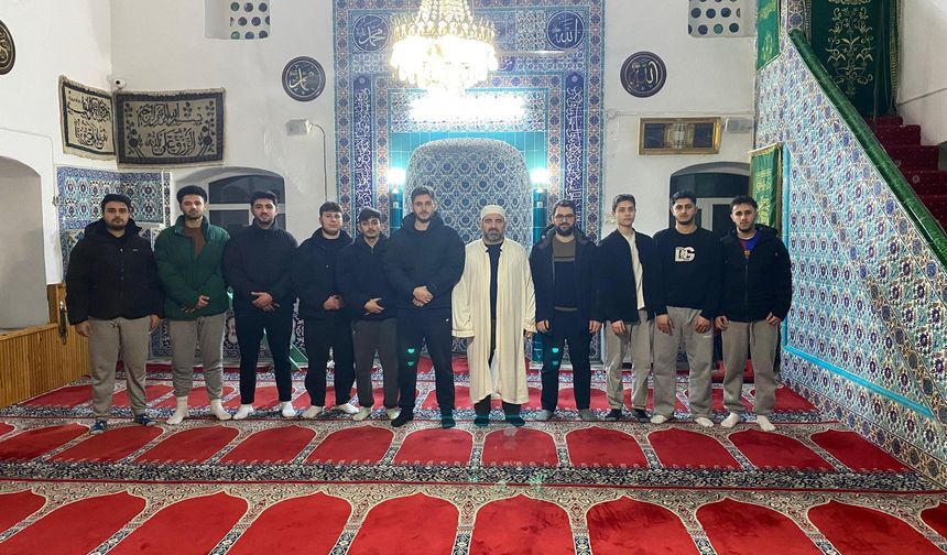 Yurt Öğrencileri Teravihte Buluştu