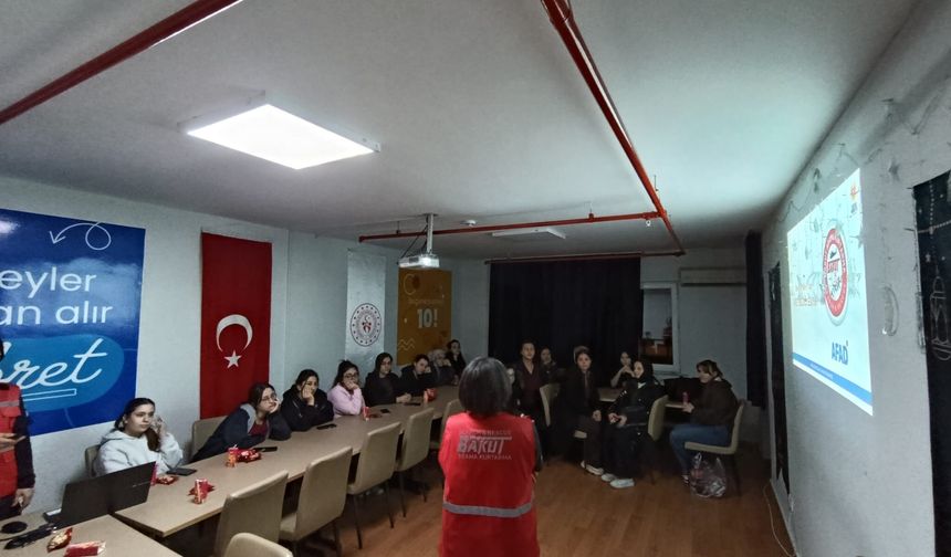 Lüleburgaz Kız Yurdu’nda Deprem Eğitimi Verildi