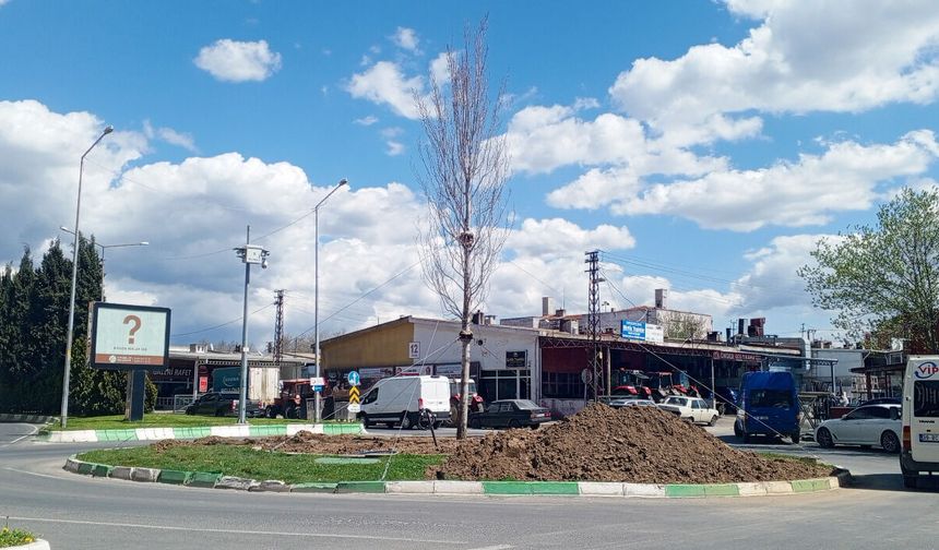 Eski Sanayi Yanındaki Dönel Kavşakta Peyzaj Düzenlemesi Başladı