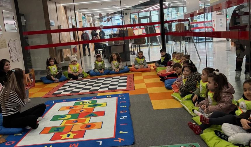 Şeker Portakalı Anaokulu Öğrencilerinden Kütüphaneye Ziyaret