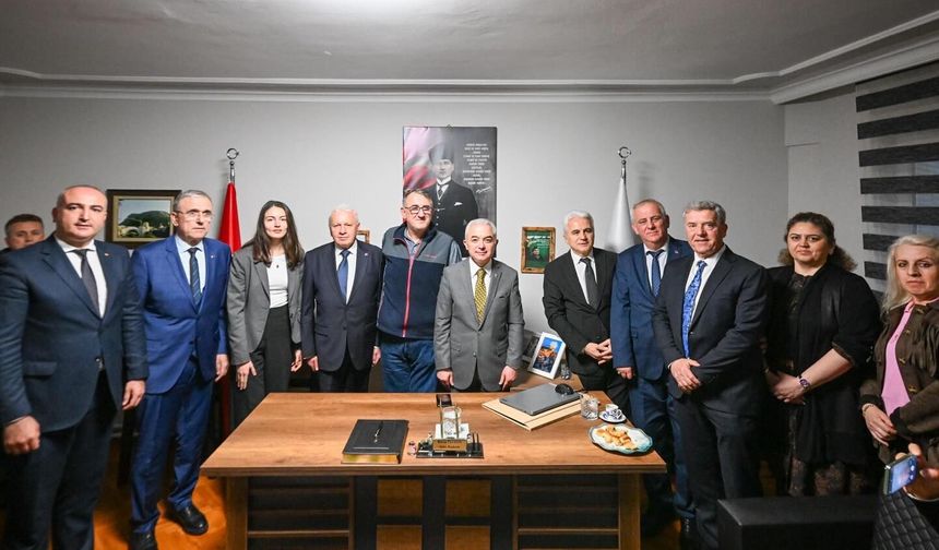 Vali Turan’dan Dernek Ziyareti