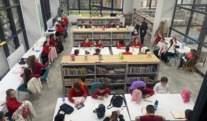 Öğrencilerden Kütüphaneye Bilgilendirici Ziyaret