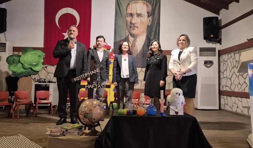 Kütüphanede Yazar Sevim Ak ile Söyleşi Düzenlendi