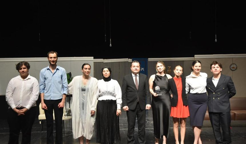 Lüleburgaz’da “Boeing Boeing” Oyunu Sahnelendi