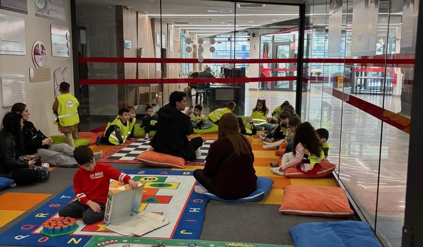 Minik Yıldızlar Kütüphanede Masalla Buluştu