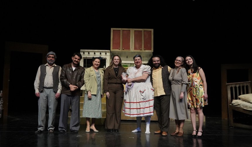 Tiyatro Gecesi Büyüledi