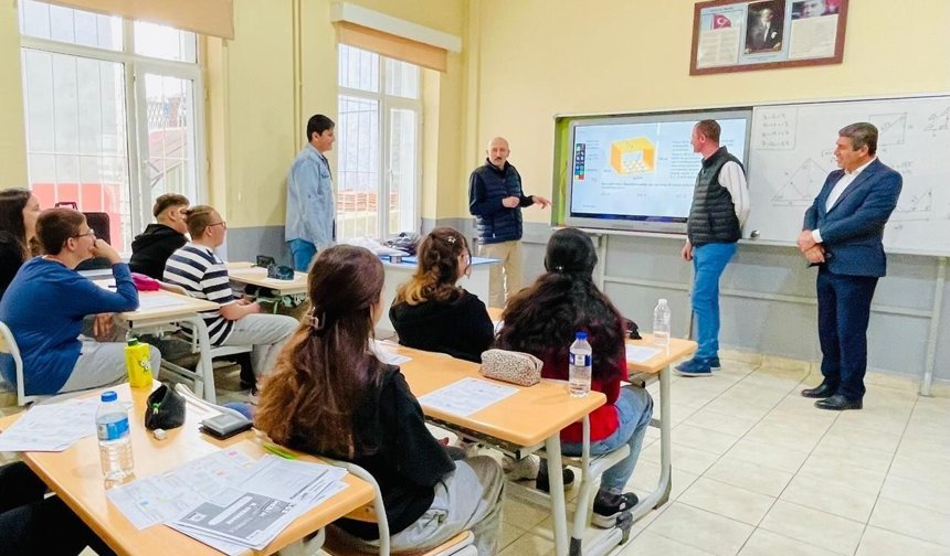 Müdür Altınöz DYK Kursunu Ziyaret Etti