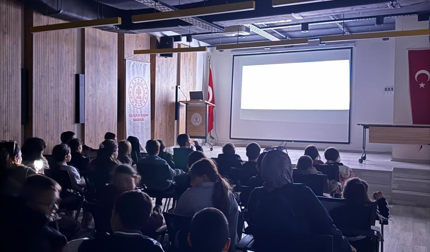 Öğrenciler Kütüphanede Film Etkinliğinde Buluştu