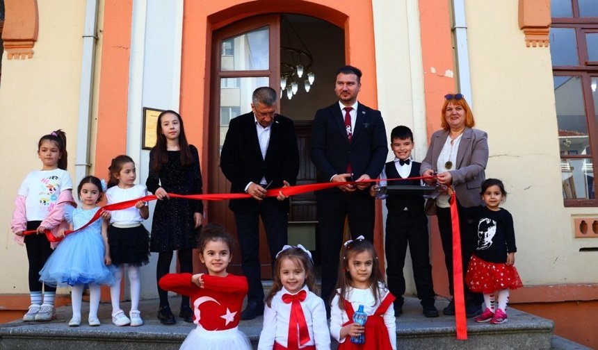 Babaeski’de 23 Nisan’a Özel Çocuk Sergisi Açıldı