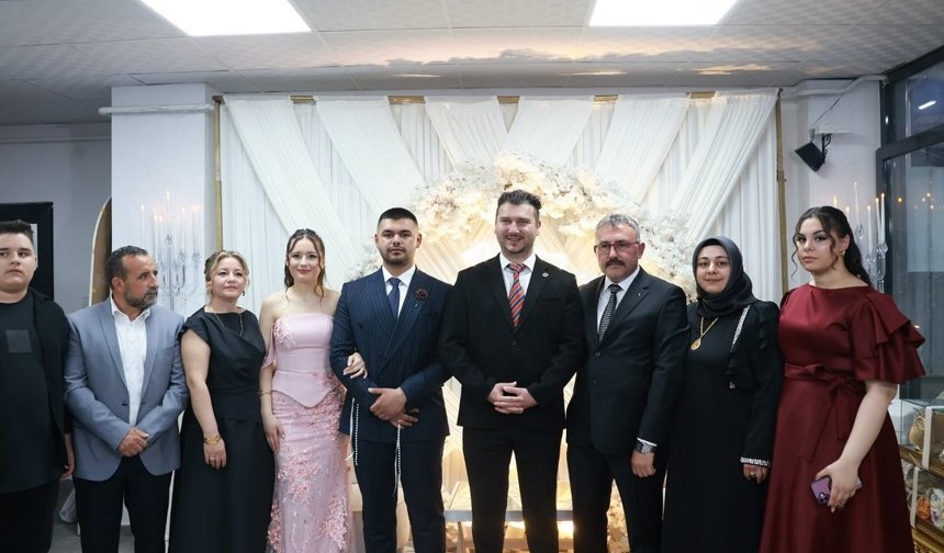 Başkan Yayla’dan Genç Çifte Nişan Tebriği