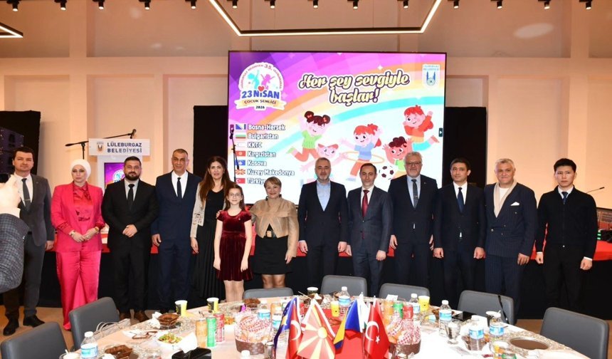 Sarıçam 23 Nisan Coşkusuna Ortak Oldu