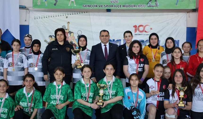 Vize’de 23 Nisan’a Özel Kız Futsal Turnuvası Yapıldı