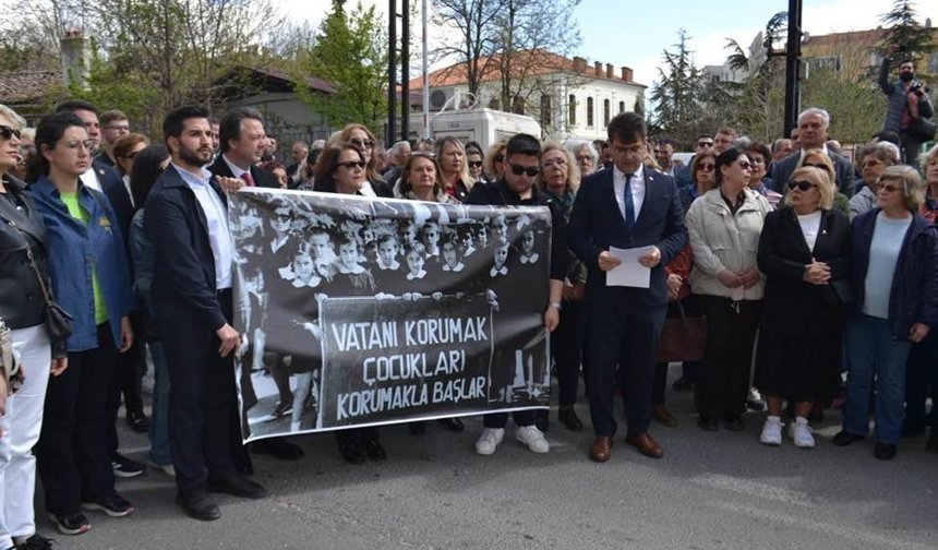 CHP’den Okullardaki Şiddete Karşı Sessiz Yürüyüş