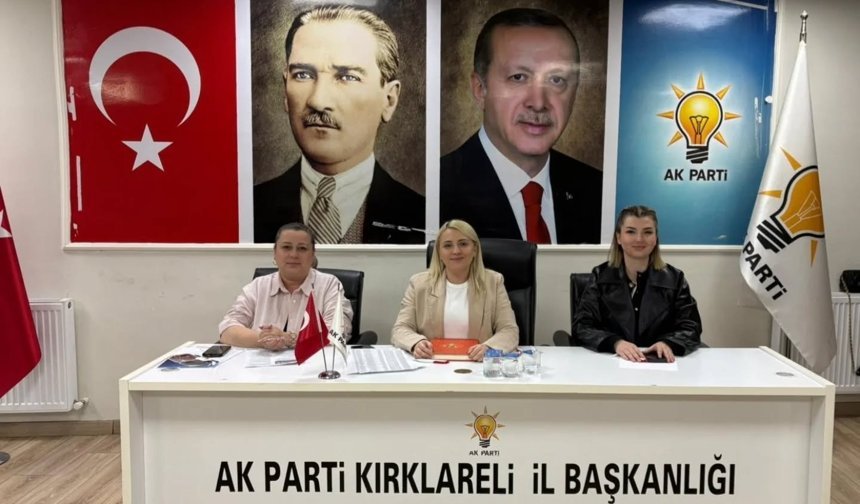 AK Parti Kadın Kolları Haftalık Toplantısını Gerçekleştirdi