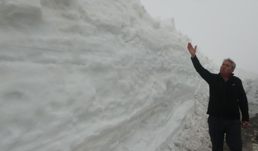 Burası ne Van ne Hakkari: Yaz şehri Mersin'de kar 2 metreyi aştı