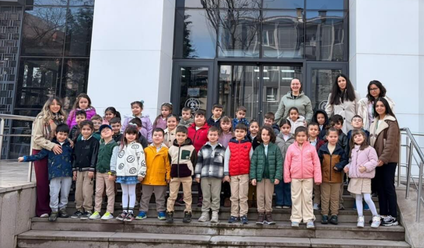 Doğa Koleji Öğrencilerinden Kütüphaneye Ziyaret