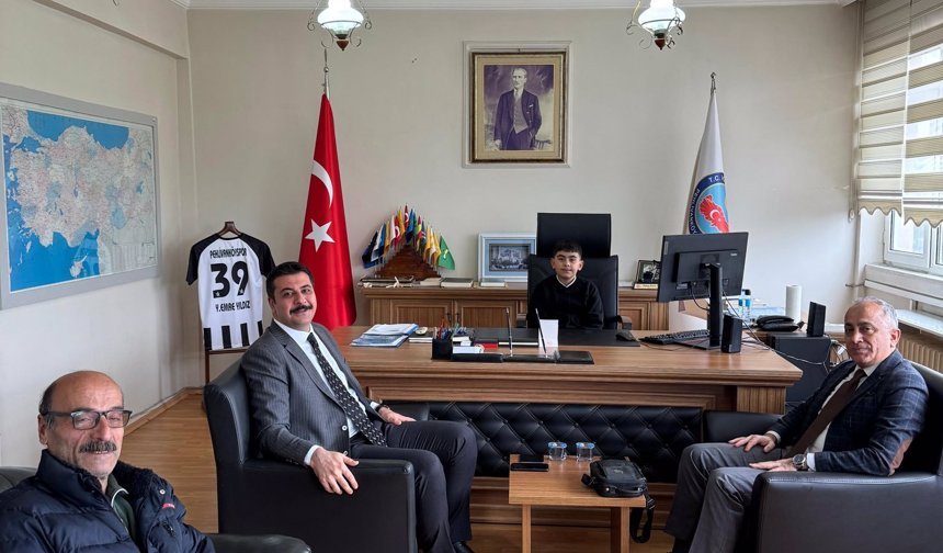 Kaymakam Yıldız Makamını Minik Öğrenciye Devretti