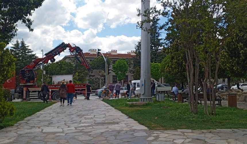 Özgürlük ve Demokrasi Meydanı’nda Trafik Işığı Çalışması