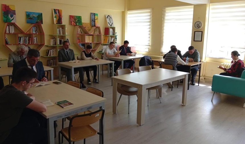 Kaymakam Özderin Öğrencilerle Okuma Saatinde Buluştu
