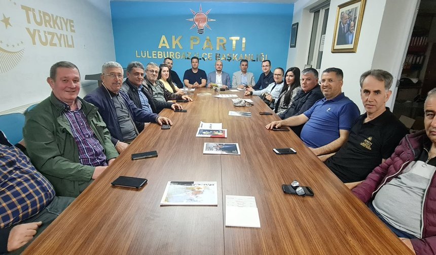 AK Parti Lüleburgaz’da Yönetim Kurulu Toplantısı Gerçekleştirildi