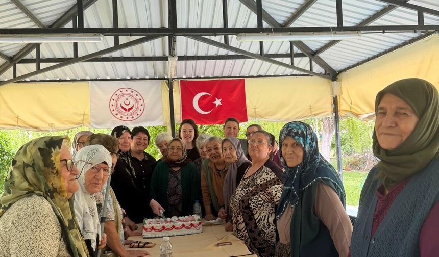 Huzurevinde Anneler Günü Kutlandı