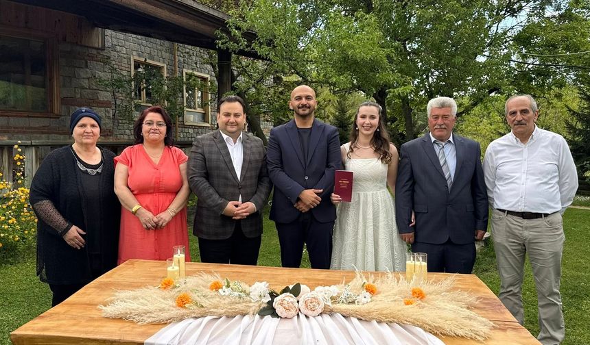 Başkan Recep Gün Genç Çiftin Nikâhını Kıydı