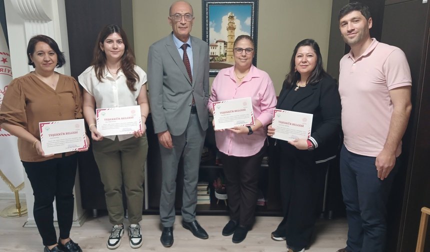Usta Öğreticilere Teşekkür Belgesi Verildi