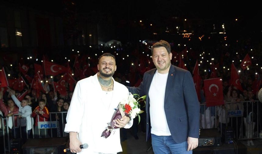 Pau, Gençlik Konseri’nde Pınarhisarlılarla Buluştu