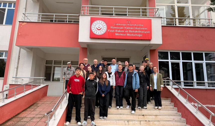 Öğrencilerden Huzurevi Sakinlerine Anlamlı Ziyaret