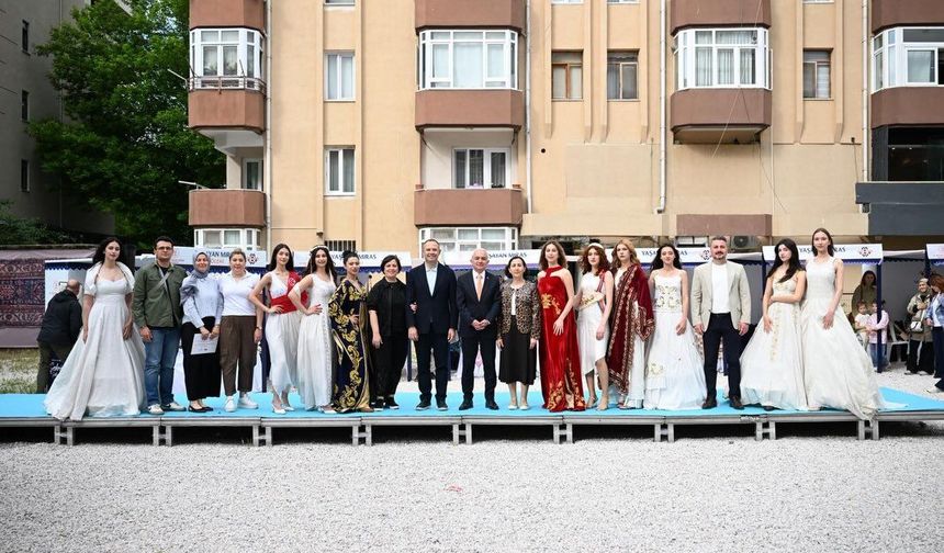 Geleneksel Dokumalar Podyuma Taşındı