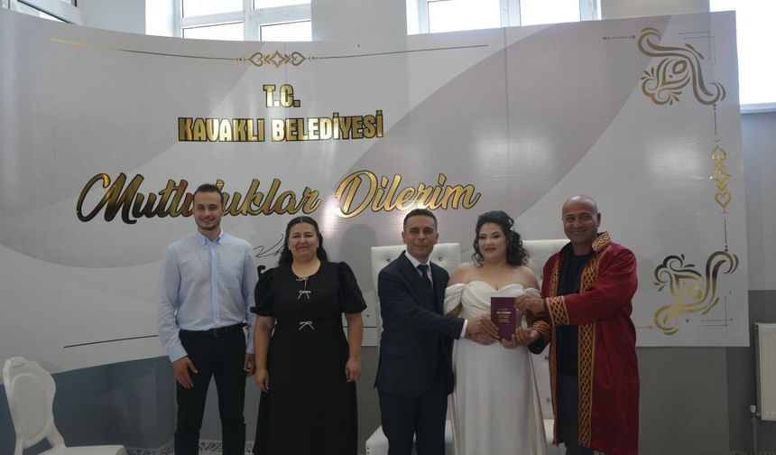 Başkan İn Nikâh Töreninde Genç Çifti Yalnız Bırakmadı