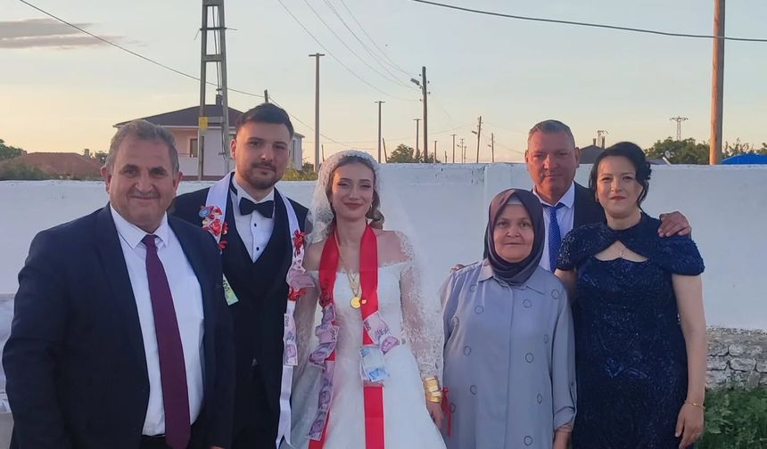 Başkan Arı, Dolhan Köyü’nde Düğüne Katıldı