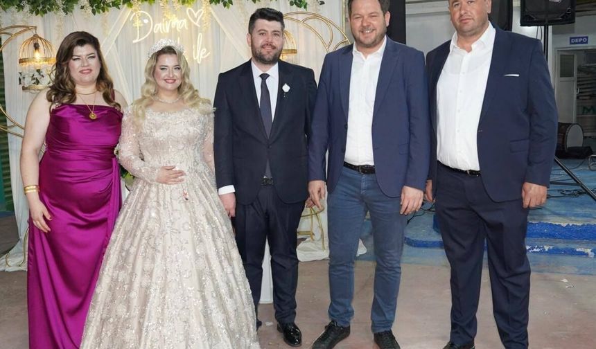 Başkan Talay Genç Çiftin Nişan Yüzüklerini Taktı