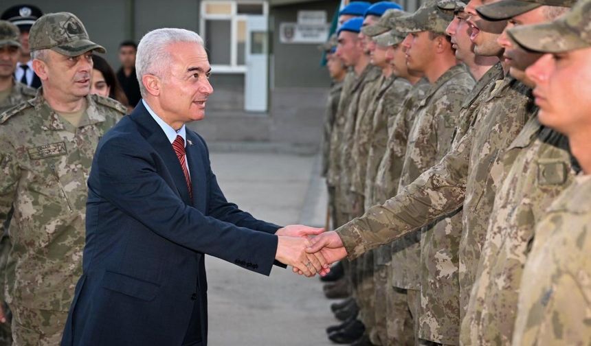 Vali Turan’dan Hudut Karakoluna Bayram Ziyareti