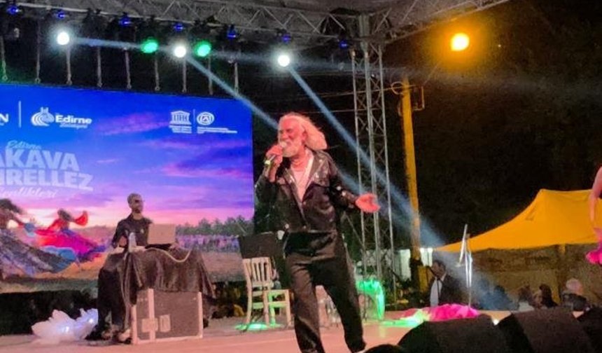 Kakava'da şarkıcı Mengüç sahne aldı, Sarayiçi'nde coşku zirveye ulaştı