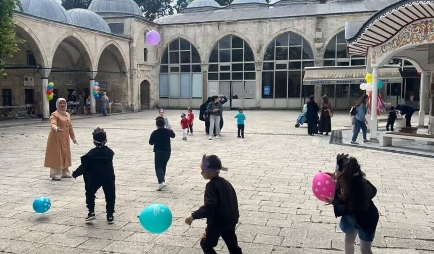 Minik Öğrencilerden Camide Anlamlı Etkinlik