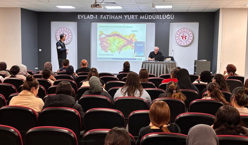 Evlad-ı Fatihan Kız Yurdu’nda Afet Farkındalık Eğitimi Verildi