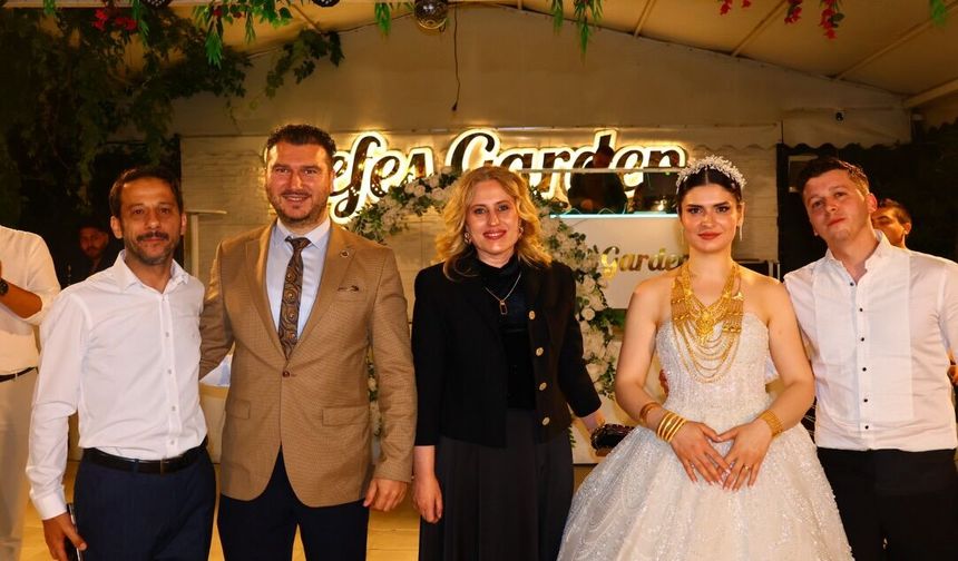 Başkan Yayla Genç Çiftin Düğününe Katıldı