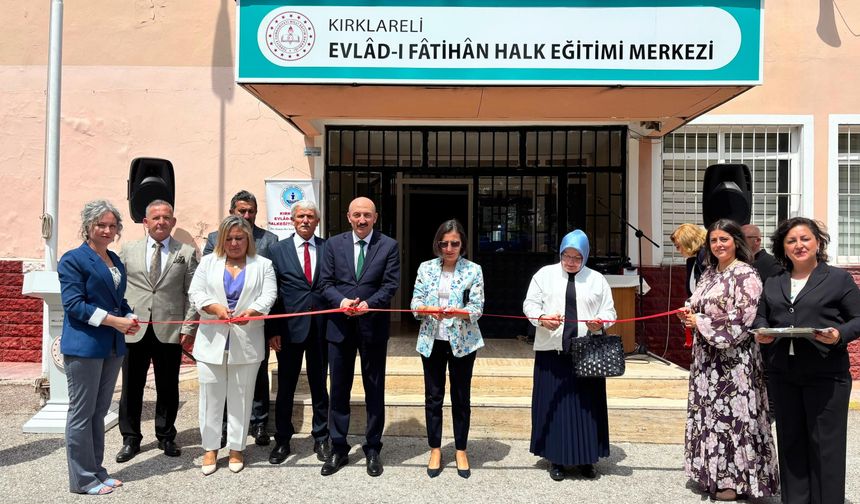 Evlad-ı Fatihan Halk Eğitimi Merkezi Yıl Sonu Sergisi Açıldı
