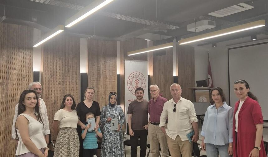 Kitap Kulübünde Nazım Hikmet Konuşuldu