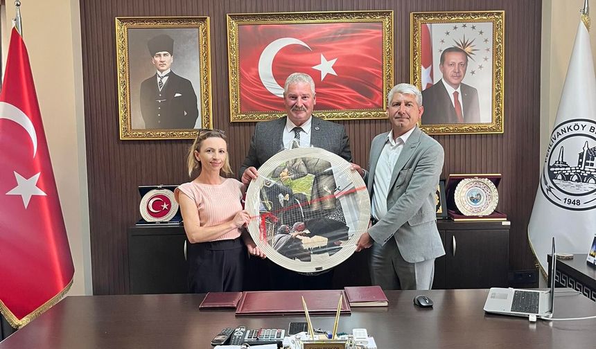 Başkan Hoşgör’e Anlamlı Hediye