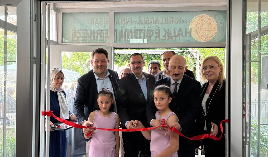 Hayat Boyu Öğrenme Haftası Sergisi Yoğun Katılımla Açıldı