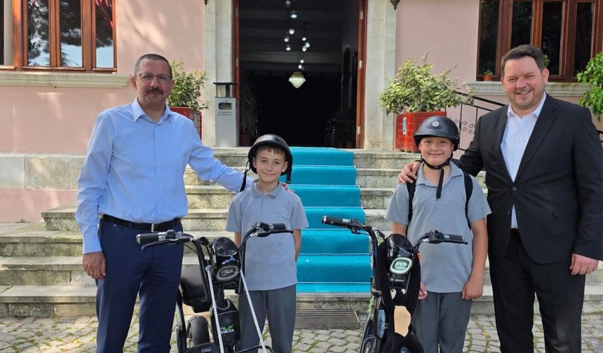Pınarhisar’da Çocuklara Kask Hediyesi