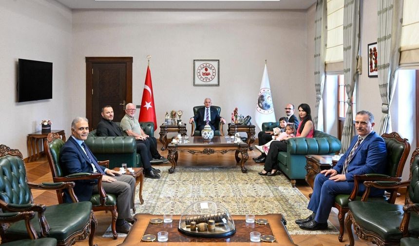 Vali Turan Konuklarını Valilikte Ağırladı