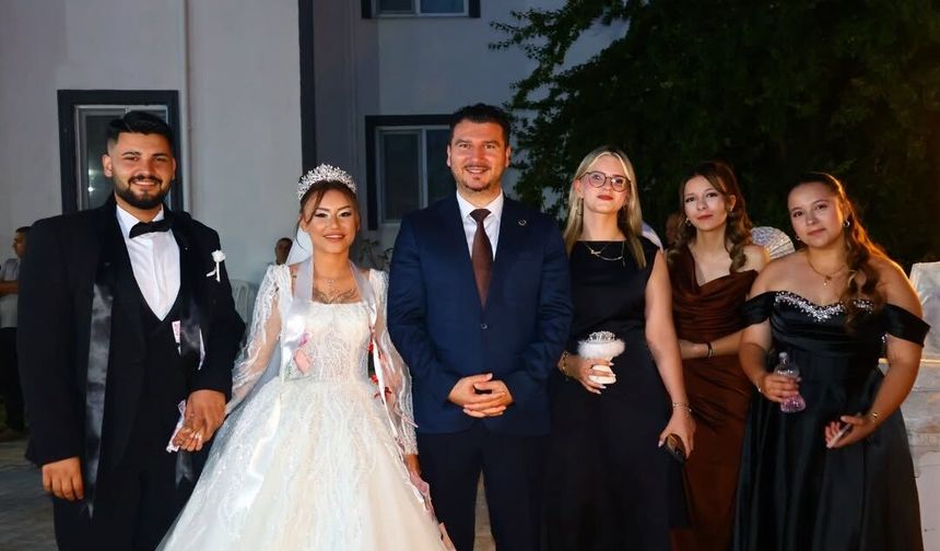 Başkan Yayla’dan Genç Çifte Tebrik