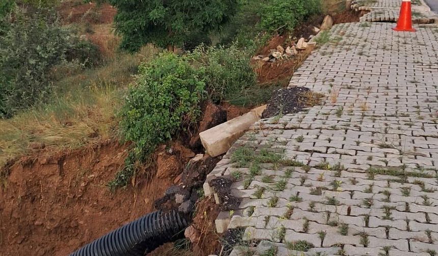 Şiddetli Yağış Ahmetçe ve Karakoç Köylerinde Hasara Yol Açtı
